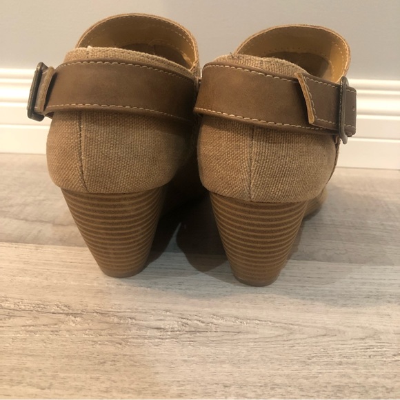 NWT Sugar Wedge Bootie Size 8 - Picture 3 of 9